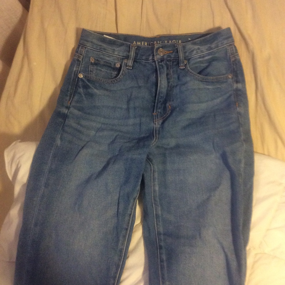 American Eagle Size 2 Mom Jeans